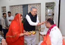 राजनांदगांव : विधानसभा अध्यक्ष डॉ. रमन सिंह ने प्रसिद्ध कथावाचक पंडित प्रदीप मिश्रा से सौंजन्य भेंट की…