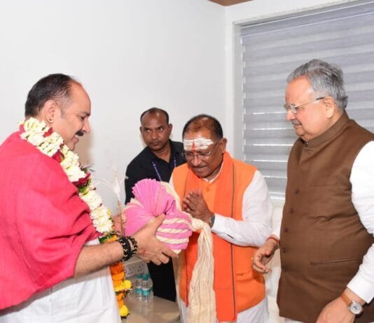 राजनांदगांव : मुख्यमंत्री विष्णु देव साय ने प्रसिद्ध कथावाचक पंडित प्रदीप मिश्रा से सौंजन्य भेंट की…