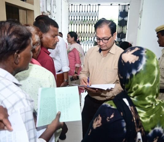 राजनांदगांव : कलेक्टर को साप्ताहिक जनदर्शन में नागरिकों ने बताई अपनी समस्याएं…