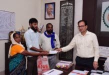 राजनांदगांव : कलेक्टर ने विद्या सांगोडे के किडनी ट्रांसप्लांट के लिए अग्रिम सहयोग राशि 20 हजार रूपए का चेक किया प्रदान…