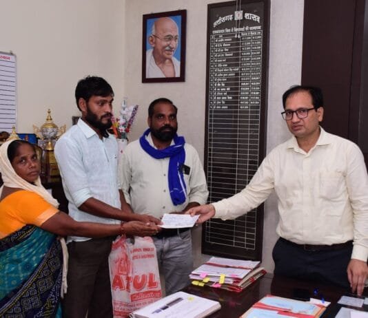 राजनांदगांव : कलेक्टर ने विद्या सांगोडे के किडनी ट्रांसप्लांट के लिए अग्रिम सहयोग राशि 20 हजार रूपए का चेक किया प्रदान…