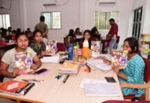 राजनांदगांव : जनसंपर्क विभाग द्वारा प्रकाशित छत्तीसगढ़ जनमन एवं हम सबके राम पत्रिका का डिजिटल लाईब्रेरी में विद्यार्थियों को किया गया नि:शुल्क वितरण…