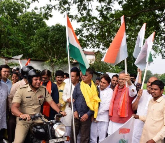 राजनांदगांव : विधानसभा अध्यक्ष डॉ. रमन सिंह ने हर घर तिरंगा कार्यक्रम अंतर्गत पीटीएस मैदान से तिरंगा बाईक रैली को किया रवाना…