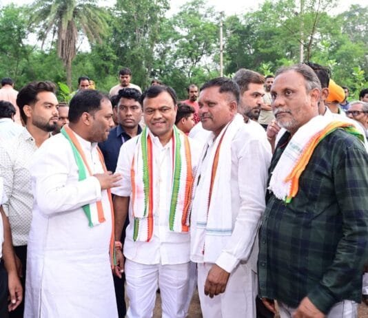 राजनांदगांव : प्रदेश कांग्रेस कमेटी अध्यक्ष दीपक बैज का ढोल नगाड़े बजाकर जोरदार स्वागत- आसिफ…