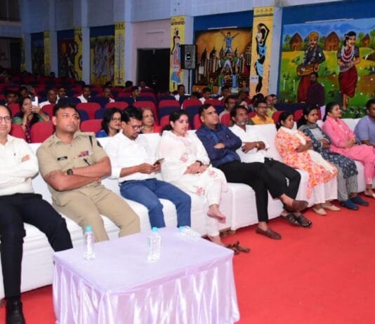 राजनांदगांव : हर घर तिरंगा अभियान अंतर्गत सुर और साज तिरंगे के साथ… कार्यक्रम में देशभक्तिपूर्ण सुमधुर गीतों की दी गई बेहतरीन प्रस्तुति…