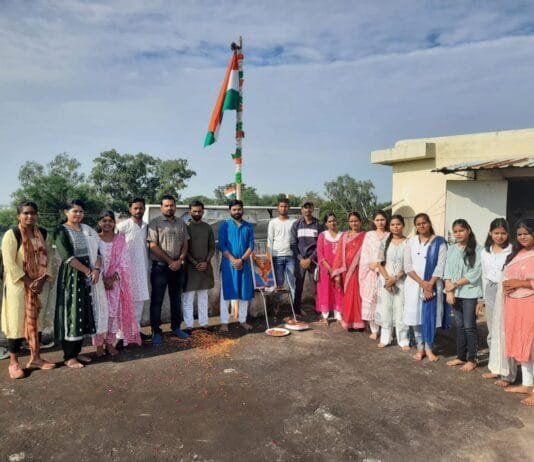 राजनांदगांव : आइसेक्ट/ प्रधानमंत्री कौशल केंद्र में किया गया ध्वजारोहण, विद्यार्थियों को बांटी गई मिठाइयां…