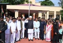 राजनांदगांव : विधानसभा अध्यक्ष डॉ. रमन सिंह ने स्पीकर हाऊस में किया ध्वजारोहण…