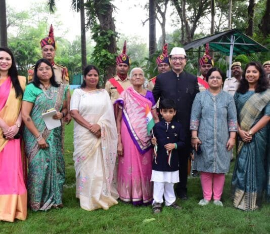 राजनांदगांव : कलेक्टर ने अपने निवास में किया ध्वजारोहण…