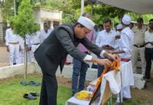 खैरागढ : कलेक्टर चंद्रकांत वर्मा ने कलेक्टर कार्यालय में किया ध्वजारोहण…