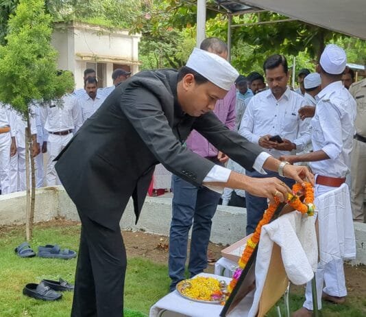 खैरागढ : कलेक्टर चंद्रकांत वर्मा ने कलेक्टर कार्यालय में किया ध्वजारोहण…