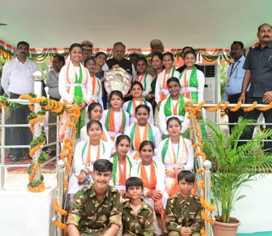 राजनांदगांव : पदुमलाल पुन्नालाल बख्शी शासकीय उत्कृष्ट अंग्रेजी व हिन्दी माध्यम विद्यालय राजनांदगांव में स्वतंत्रता दिवस हर्षोल्लास के साथ मनाया गया…