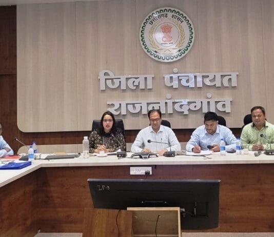 राजनांदगांव : कलस्टर बनाकर विभिन्न आजीविका गतिविधियां प्रारंभ करें – कलेक्टर…