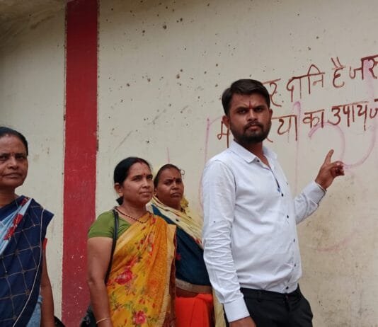 राजनांदगांव : मितानिन दीदीया कर रही डोर टू डोर सर्वे लक्षण दिखने पर कर रहे तत्काल मलेरिया टेस्ट,पार्षद का मिल रहा सहयोग……