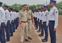 राजनांदगांव : पुलिस महानिरीक्षक राजनांदगांव रेंज दीपक कुमार झा द्वारा रक्षित आरक्षी केन्द्र राजनांदगांव का किया गया परेड़ निरीक्षण…