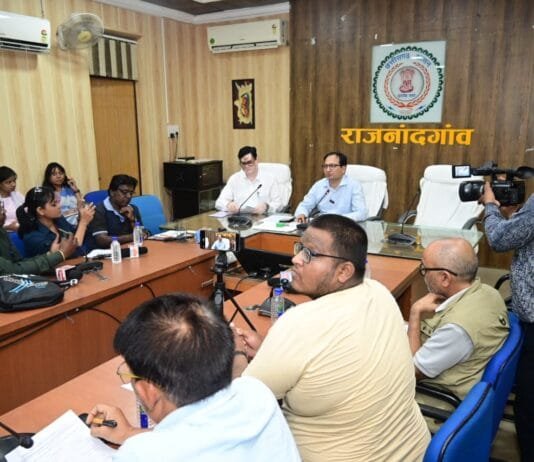 राजनांदगांव : कलेक्टर संजय अग्रवाल ने भारत निर्वाचन आयोग द्वारा विशेष संक्षिप्त पुनरीक्षण 2025 अर्हता तिथि 1 जनवरी 2025 कार्यक्रम के संबंध में ली प्रेसवार्ता…