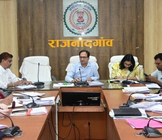 राजनांदगांव : घूमंतु पशुओं के कारण होने वाली सड़क दुर्घटना को रोकने के लिए टीम बनाकर करें कार्य – कलेक्टर…