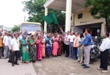 राजनांदगांव : पूर्व सांसद ने श्रद्धालुओं की बस को हरी झंडी दिखाकर दुर्ग रेल्वे स्टेशन के लिए किया रवाना…