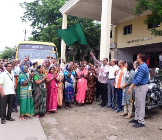 राजनांदगांव : पूर्व सांसद ने श्रद्धालुओं की बस को हरी झंडी दिखाकर दुर्ग रेल्वे स्टेशन के लिए किया रवाना…