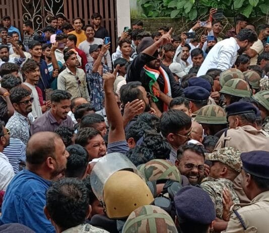 राजनांदगांव : छत्तीसगढ़ प्रदेश युवा कांग्रेस के निर्देश पर जेल भरो आंदोलन में सैकड़ो युवा कांग्रेसियों ने गिरफ्तारी दी…