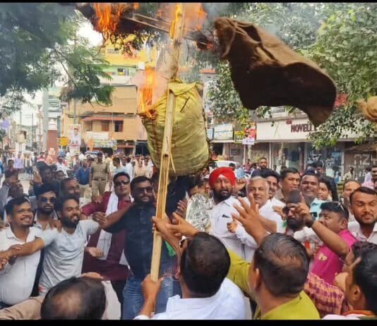 राजनांदगांव : भिलाई में कांग्रेस कार्यकर्ताओं पर लाठीचार्ज के विरोध में राजनांदगांव कांग्रेसीयो ने किया पुतला दहन…