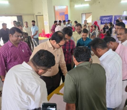 राजनांदगांव : सफाई के शिकायत का त्वरित निराकरण तथा आधार कार्ड, आयुष्मान कार्ड व श्रम कार्ड शिविर में ही बना, लाभांवितों में खुशी…