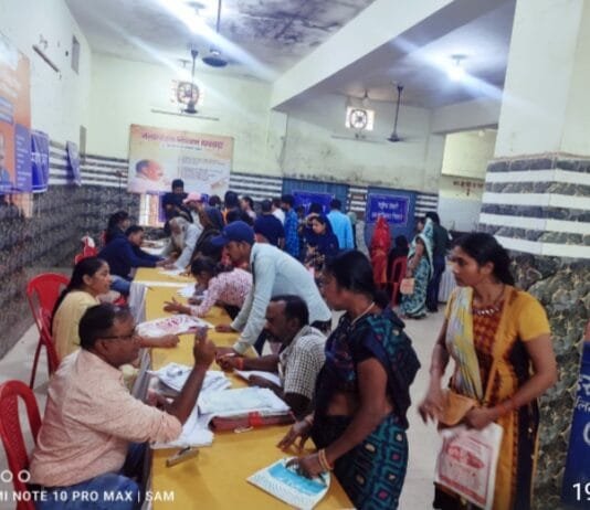 राजनांदगांव : गुरू घासीदास भवन नंदई में आयोजित जनसमस्या निवारण शिविर में बडी तादात में वार्डवासी पहुॅच मांग एवं शिकायत के दिये अनेकों आवेदन…