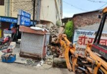 राजनांदगांव : नगर निगम का अतिक्रमण तोडू दस्ता ने अग्रसेन भवन के पीछे बना स्ट्रक्चर तोड़ा…