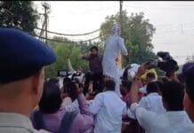 रायपुर : भिलाई विधायक देवेंद्र यादव के गिरफ़्तारी का विरोध, रायपुर में युवा कांग्रेस कर रही प्रदर्शन…