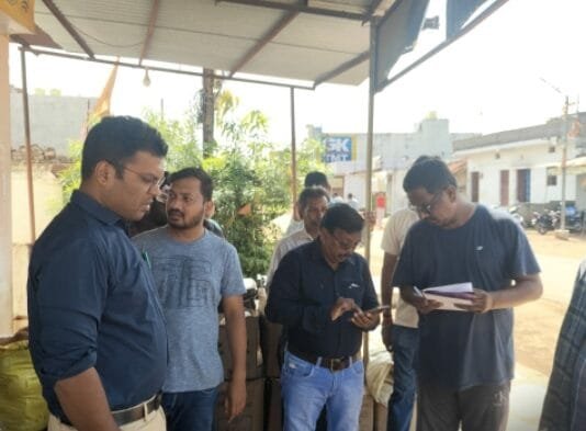 राजनांदगांव : सफाई व्यवस्था देखने एवं राजस्व डिमाण्ड दुरूस्त करने आयुक्त पहुचे शीर्ष वार्ड…