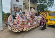 राजनांदगांव : गणेश विसर्जन के पूर्व पौराणिक कथाओ पर आधारित मूविग करती प्रतिमाओ के साथ गणेश विसर्जन झांकी निकाली जायेगी…