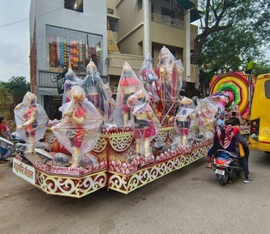 राजनांदगांव : गणेश विसर्जन के पूर्व पौराणिक कथाओ पर आधारित मूविग करती प्रतिमाओ के साथ गणेश विसर्जन झांकी निकाली जायेगी…