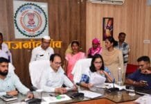 राजनांदगांव : कलेक्टर को जनदर्शन में नागरिकों ने बताई अपनी समस्याएं…