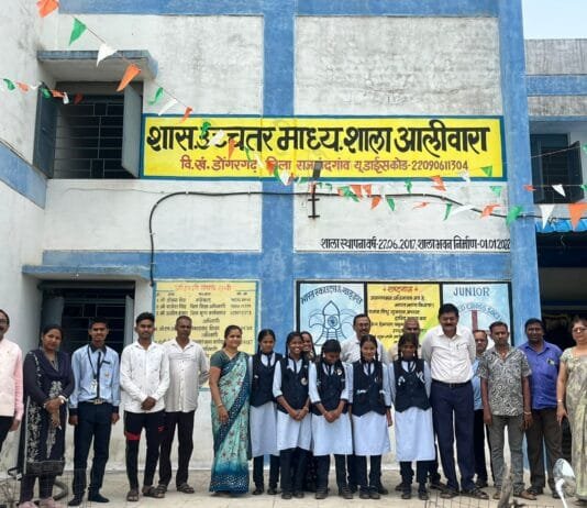 राजनांदगांव : जिला शिक्षा अधिकारी ने ग्राम आलीवारा पहुंचकर अभिभावकों एवं विद्यार्थी से की बात…