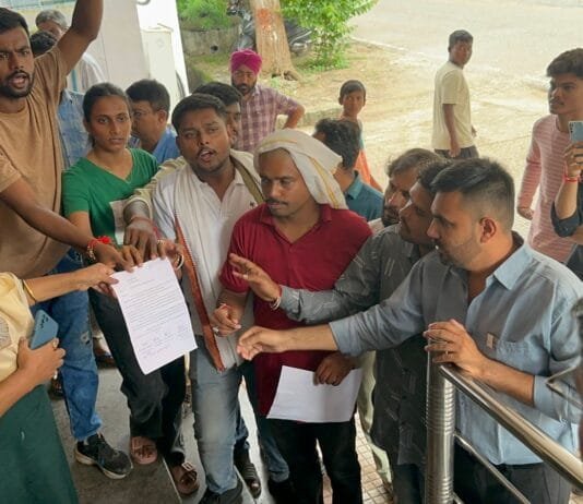 राजनांदगांव : ज़िला शिक्षा अधिकारी को निलंबित करने एनएसयुआई के प्रतिनिधियो ने संयुक्त रूप से कलेक्टर के नाम सौपा ज्ञापन…