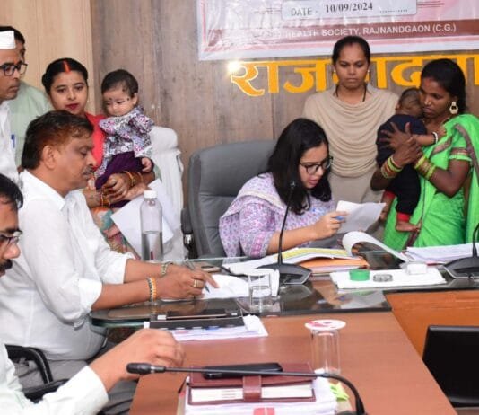 राजनांदगांव : जनदर्शन में नागरिकों ने समस्याओं के समाधान के लिए दिया आवेदन…