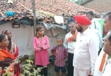 राजनांदगांव : बाढ़ प्रभावितों से मिलने पहुंचे शहर कांग्रेस अध्यक्ष व पदाधिकारी…