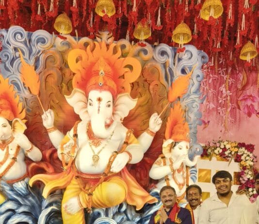 राजनांदगांव : सांसद संतोष पाण्डेय द्वारा शहर की मनोहारी गणेश प्रतिमाएं एवं झांकियों का किया गया दर्शन…