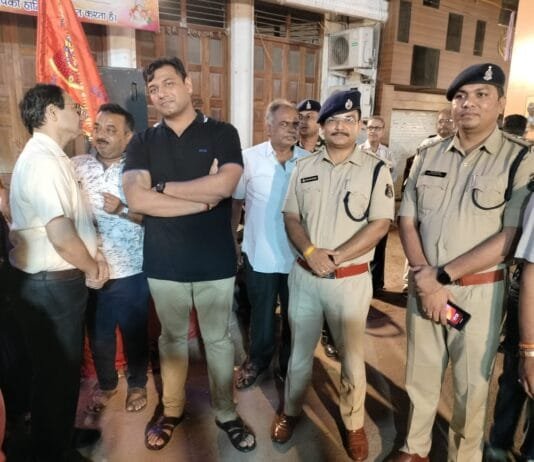 राजनांदगांव : पुलिस प्रशासन की मुस्तैदी से पूरे जिले में गणेश पर्व विर्सजन झांकियां परम्परा अनुसार निकाली गई…