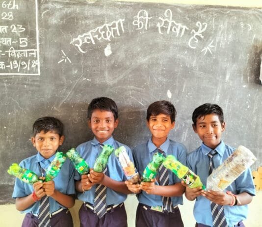 राजनांदगांव : स्कूली बच्चों को साबुन से हाथ धुलाई एवं सूखा व गीला कचरा की पहचान करने के लिए बताया गया…