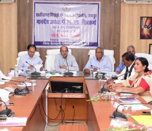 राजनांदगांव : छत्तीसगढ़ पिछड़ा वर्ग कल्याण आयोग के अध्यक्ष ने ली जिला स्तरीय विभागीय अधिकारियों की समीक्षा बैठक…