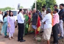 राजनांदगांव : कलेक्टर ने ग्रामीणों को स्वच्छता के प्रति किया जागरूक…