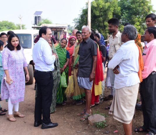 राजनांदगांव : कलेक्टर ने ग्रामीणों को स्वच्छता के प्रति किया जागरूक…