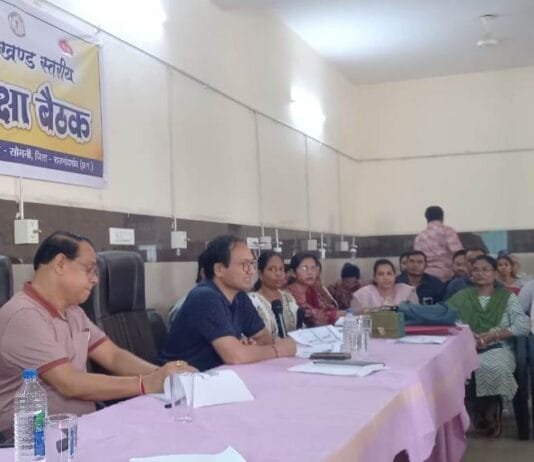 राजनांदगांव : कलेक्टर ने स्वास्थ्य कार्यकर्ताओं की बैठक लेकर नागरिकों को मिल रहे स्वास्थ्य सुविधाओं की समीक्षा की…