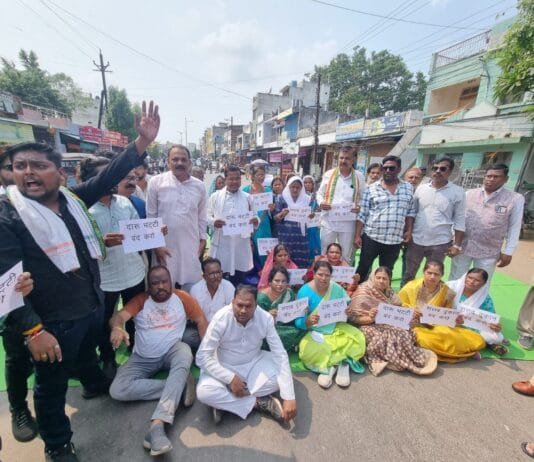 राजनांदगांव : शराब दुकान तत्काल नहीं हटी तो उग्र आंदोलन होगा – हेमा देशमुख…