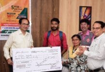 राजनांदगांव : कलेक्टर ने विद्या सागोंडे के किडनी ट्रांसप्लांट के लिए अग्रिम सहयोग राशि 1 लाख 50 हजार रूपए का चेक किया प्रदान…