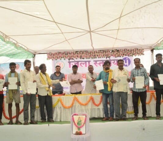 मोहला : भोजटोला में आयोजित जिला स्तरीय जन समस्या निवारण शिविर में अधिकारियों ने सुनी ग्रामीणजनों की समस्याएं…