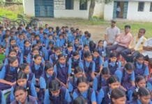 VISION TIMES : दो शिक्षकों को हटाने की मांग को लेकर अनिश्चितकालीन तालाबंदी…