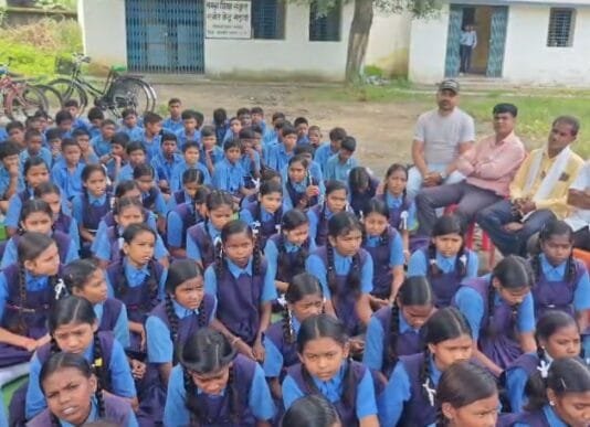 VISION TIMES : दो शिक्षकों को हटाने की मांग को लेकर अनिश्चितकालीन तालाबंदी…