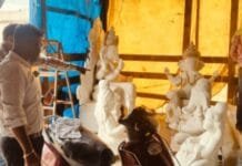 राजनांदगांव : गणेश प्रतिमा निर्माण स्थल निरीक्षण कर प्रतिमा देख आयुक्त ने प्लास्टर आफ पेरिस का उपयोग नही करने संबंधी मूर्तिकारों से ली जानकारी…