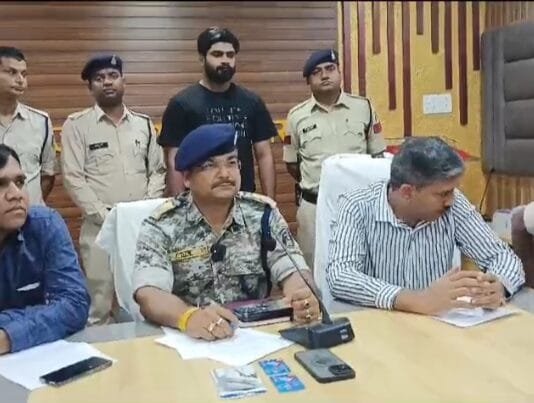 राजनांदगांव : शेयर ट्रेडिंग के नाम पर करोड़ों की ठगी करने वाले अन्तर्राष्ट्रीय ठग गिरफ्तार…